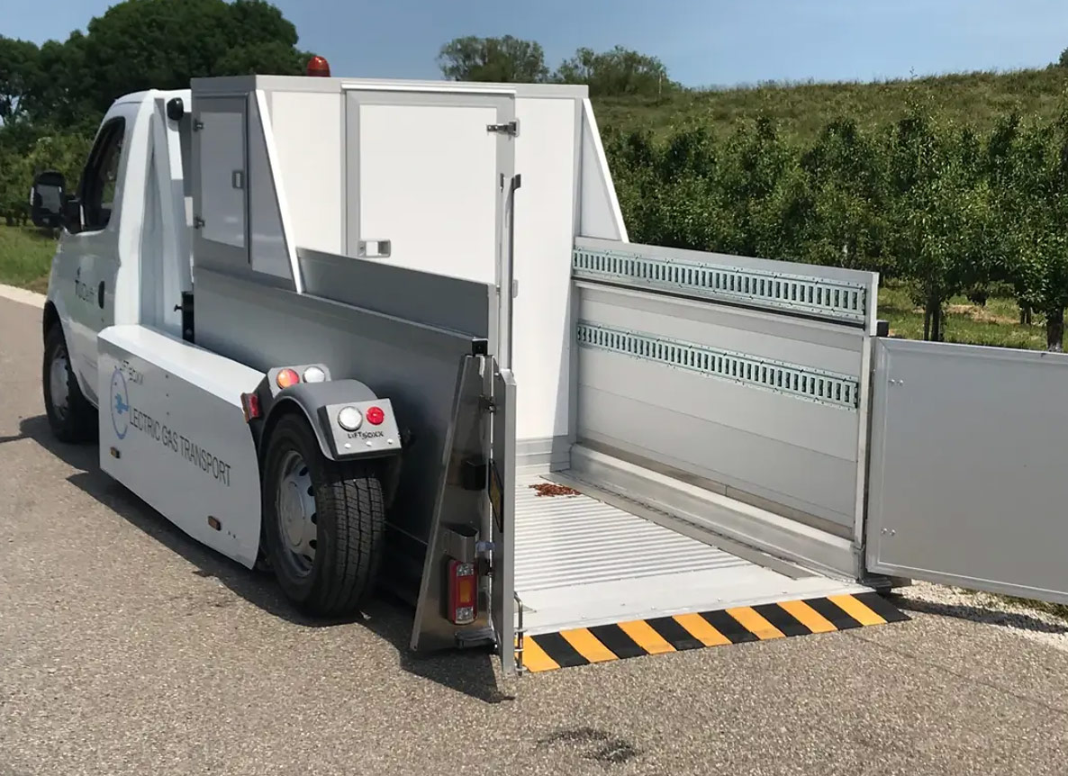 Liftboxx – Maxus EL 10 Electric. Van chassis, U-shaped with liftable ...