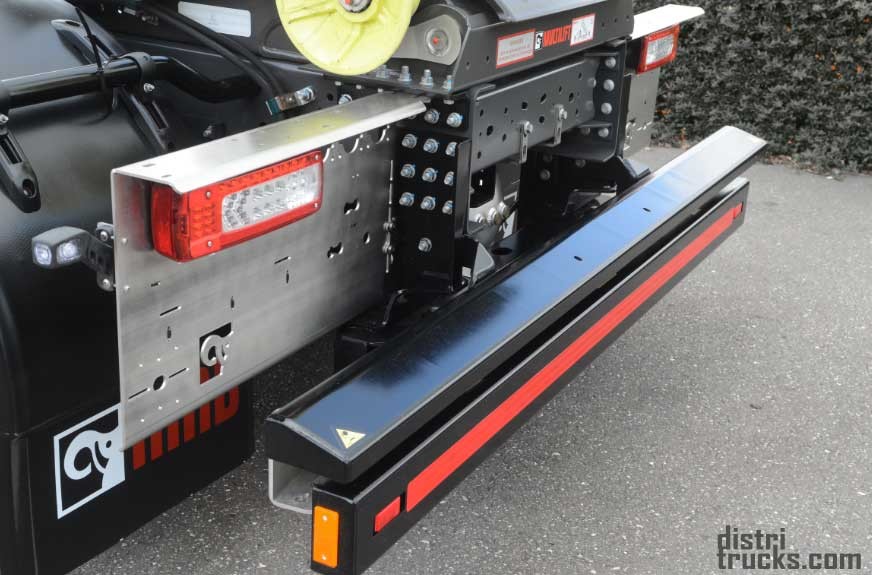 Underrun Protection HIAB — Adjustable rear underrun protection | DISTRI TRUCKS